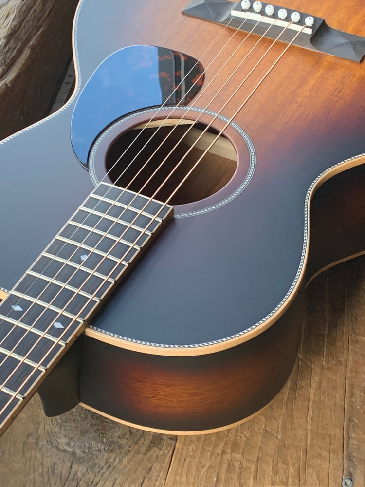 Larrivee 0040 Mahogany Legacy Series Vintage Sunburst