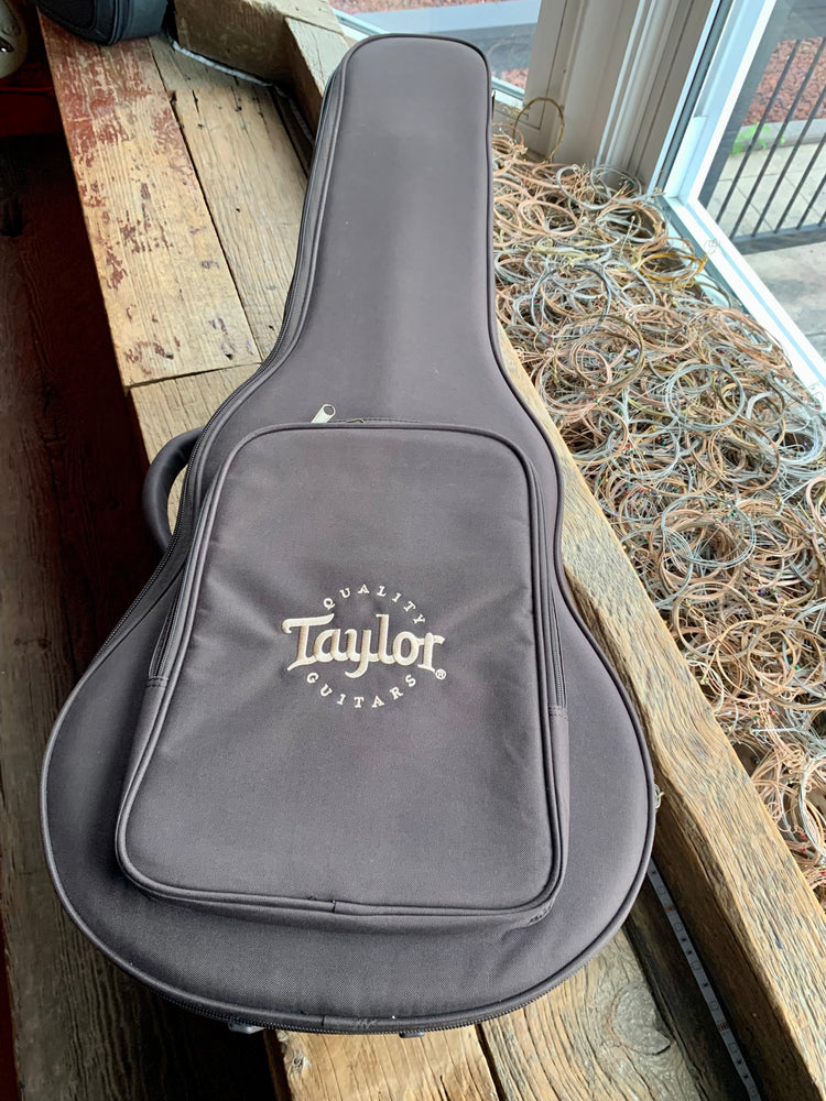 Taylor GT811 Grand Theatre