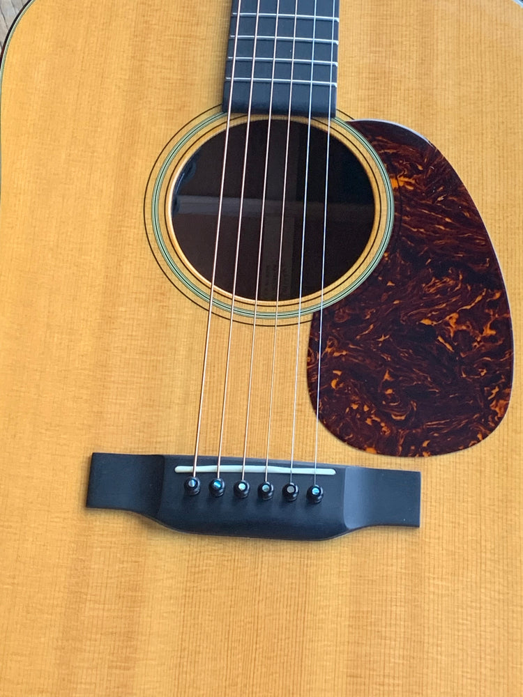 Martin D18 Dreadanught