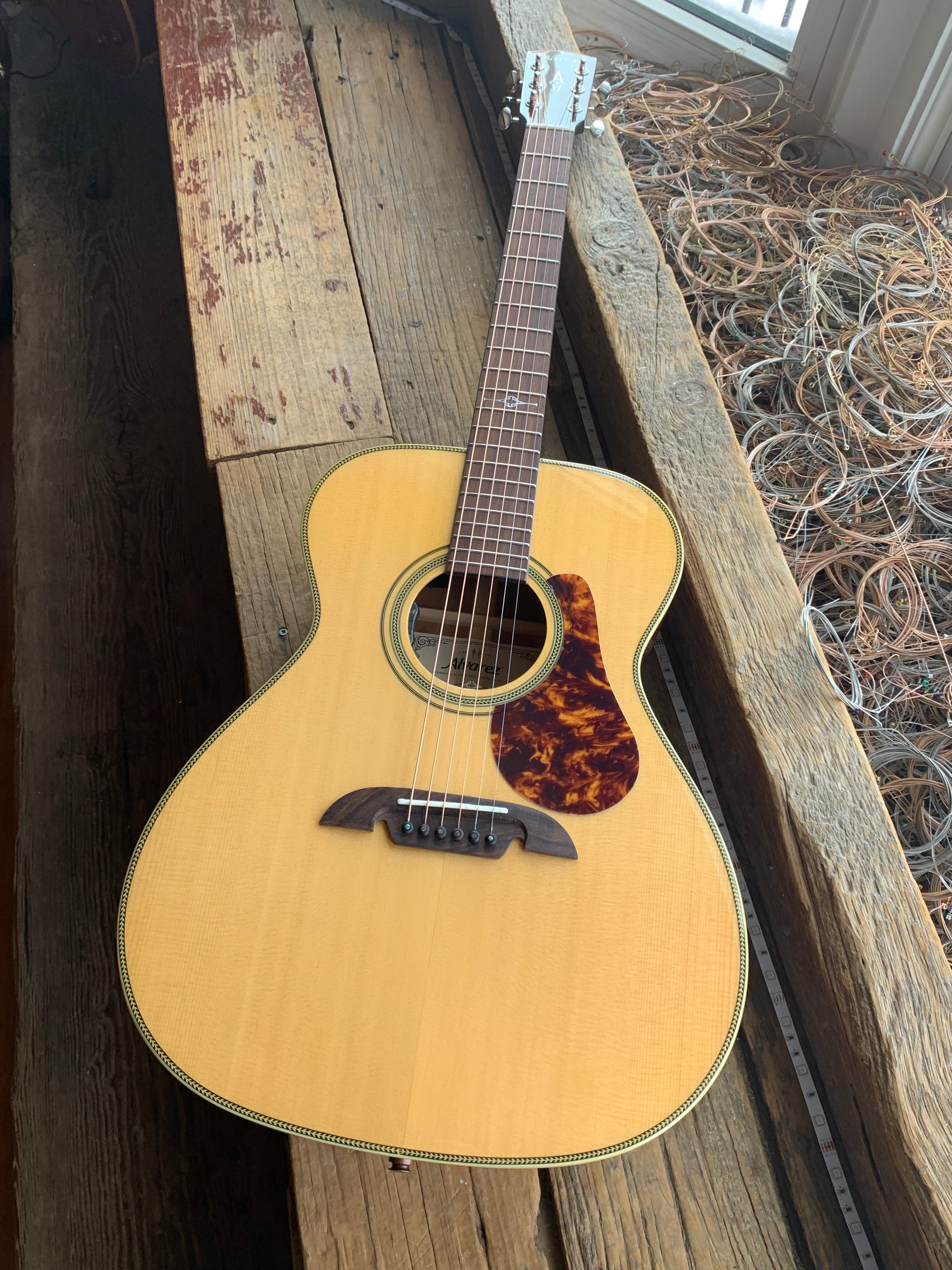 Alvarez MF60E OM Herringbone