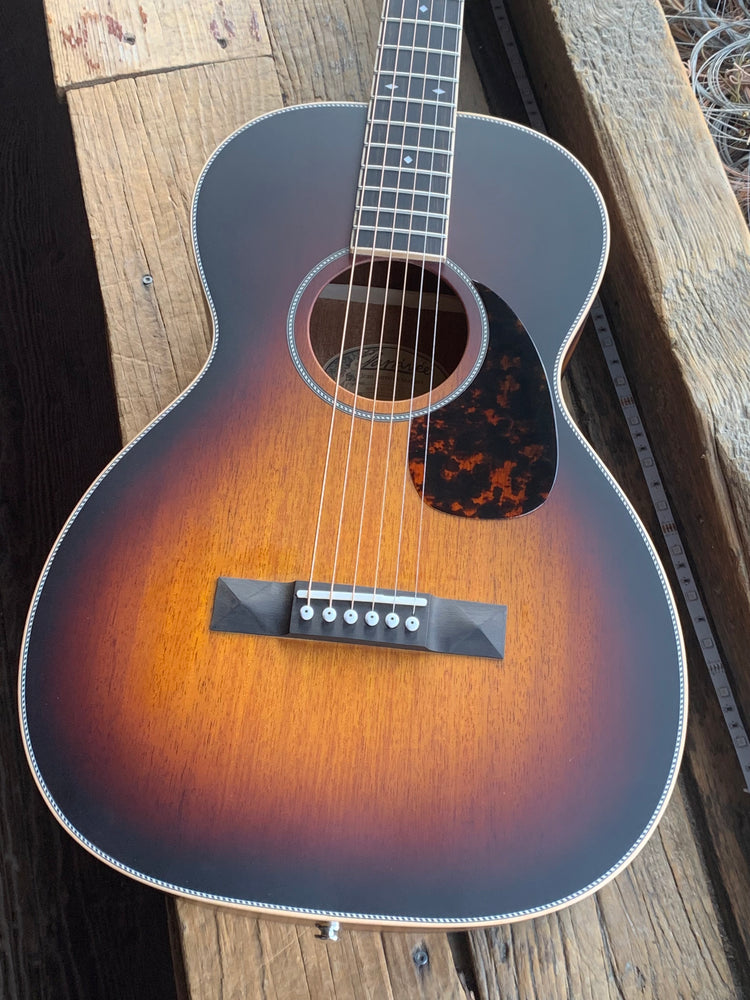 Larrivee 0040 Mahogany Legacy Series Vintage Sunburst