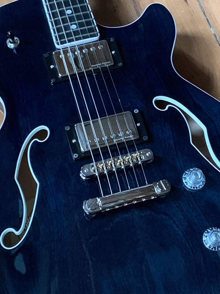 Godin Montreal Premiere A/E Indigo Blue