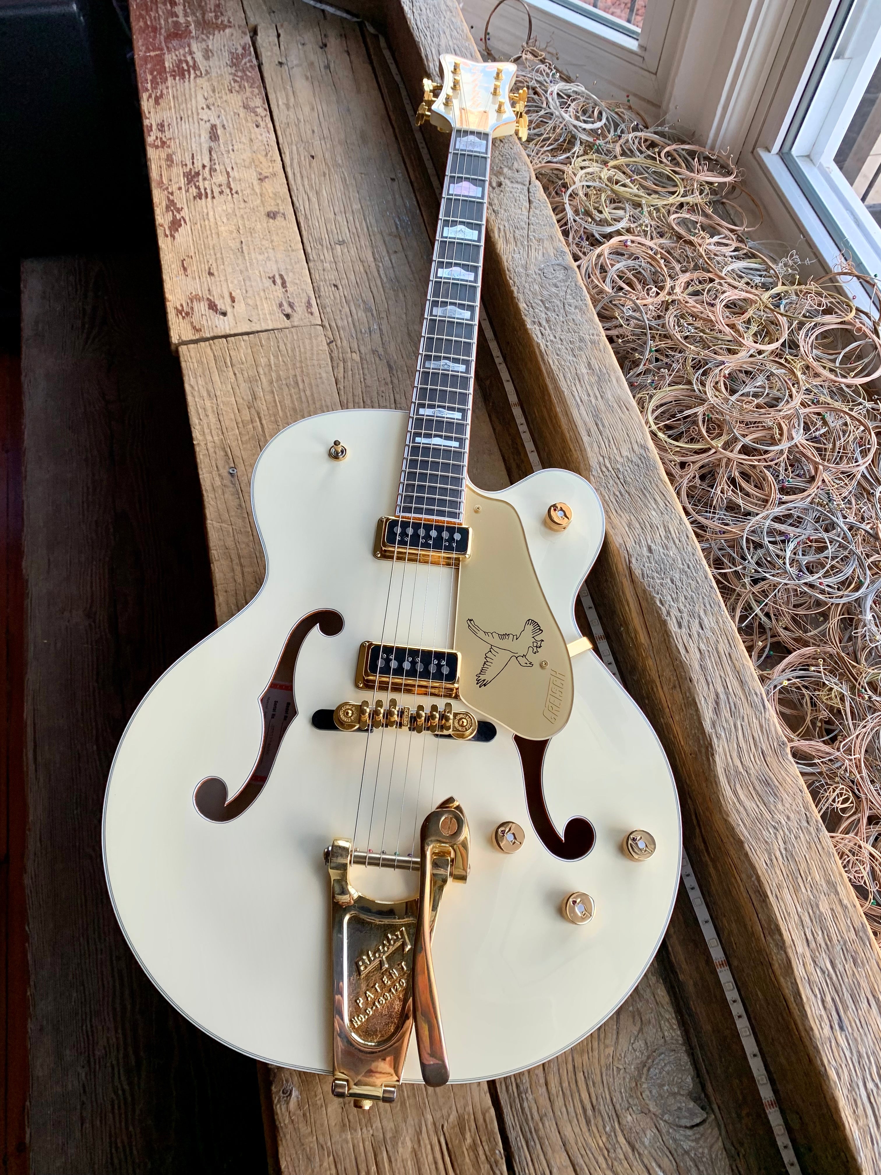 Gretsch G6136TLDS White Falcon Hollowbody Vintage White Lacquer