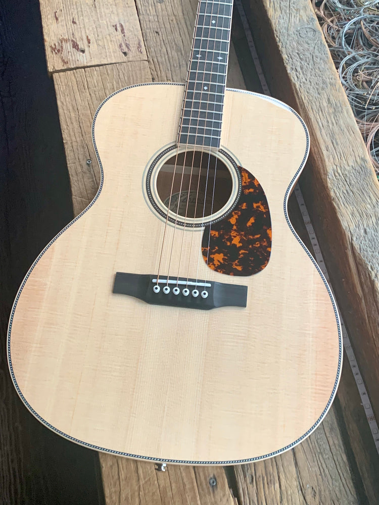 Larrivee OM44 Mahogany Legacy Series