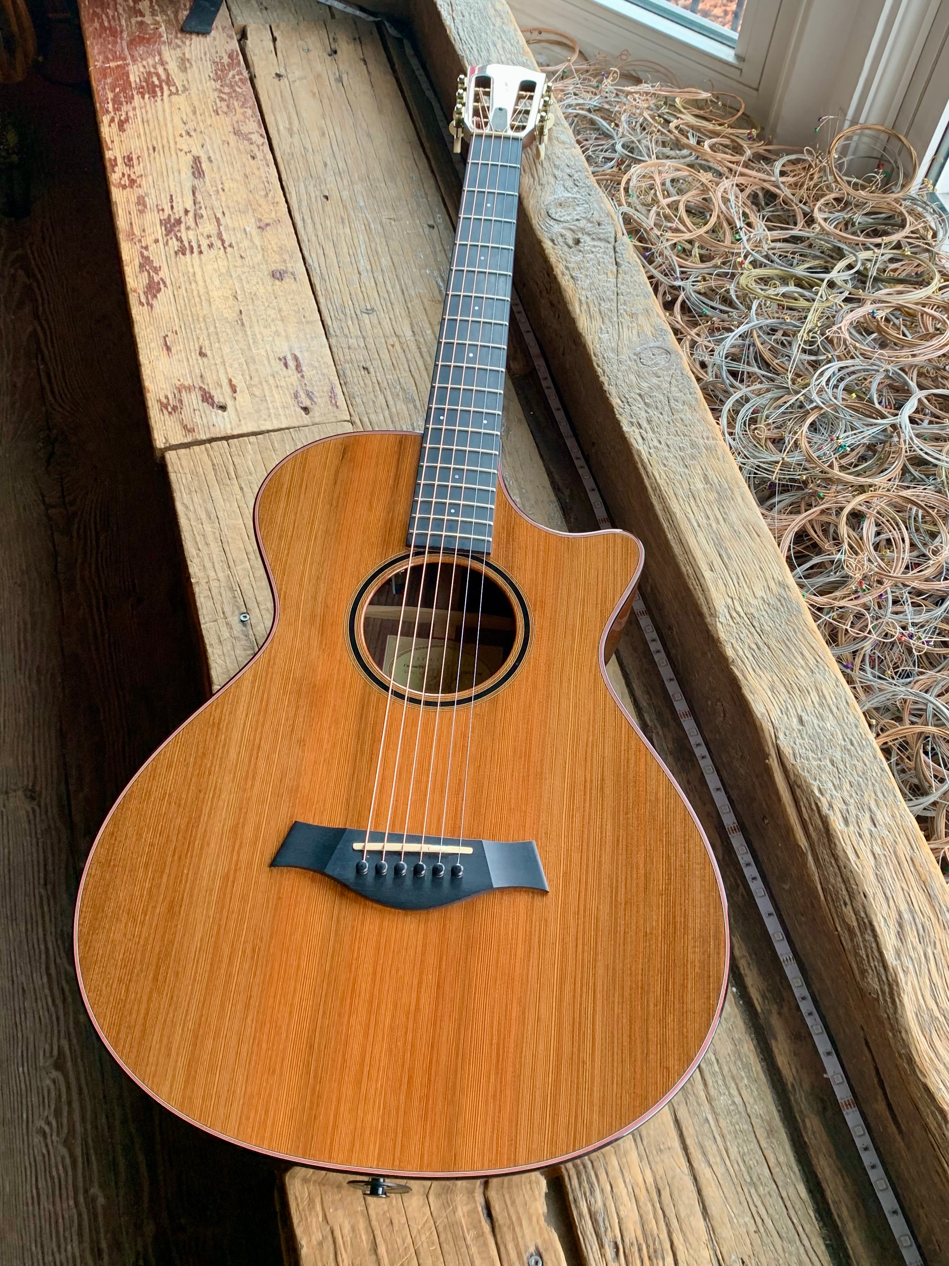 Taylor Custom Sinker Redwood 12/Fret Grand Concert