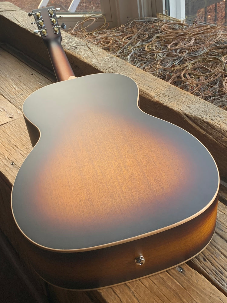 Larrivee 0040 Mahogany Legacy Series Vintage Sunburst