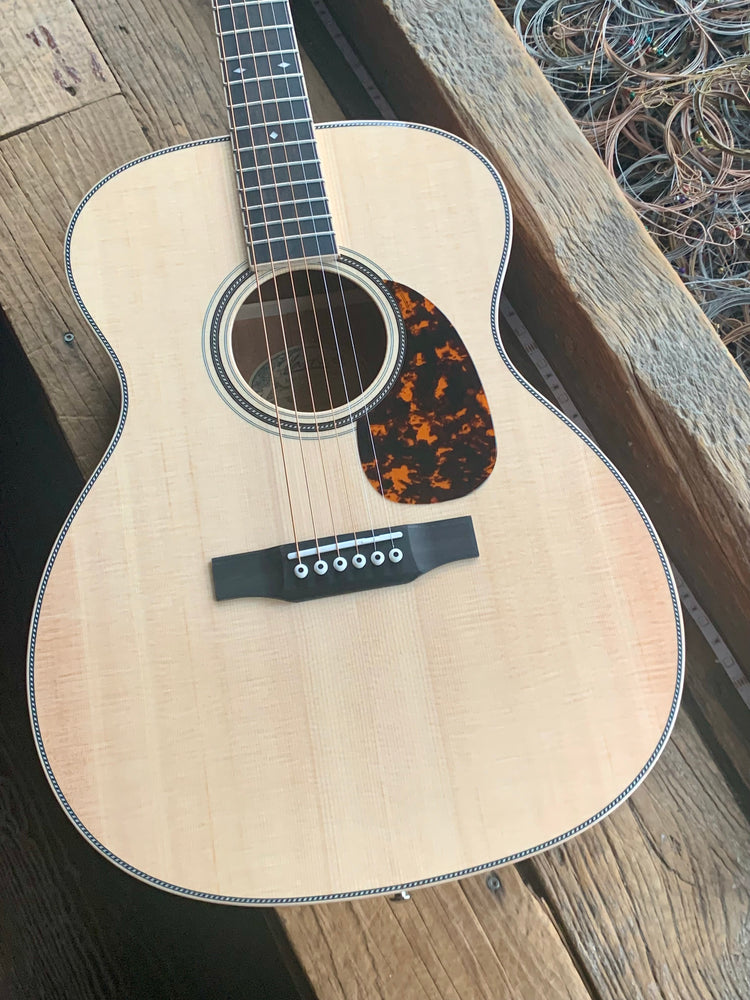 Larrivee OM44 Mahogany Legacy Series