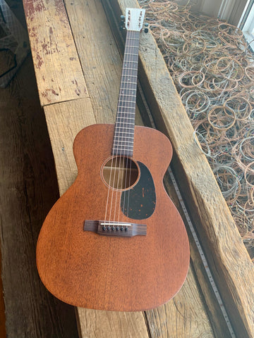 Martin 00-15M Mahogany Series