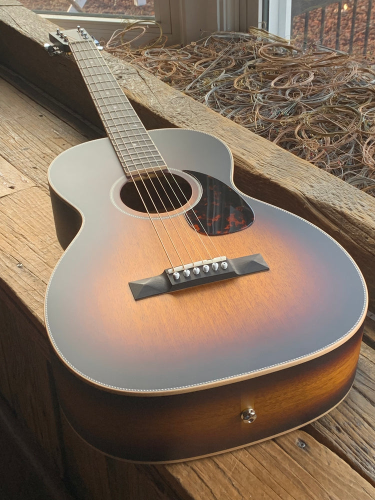 Larrivee 0040 Mahogany Legacy Series Vintage Sunburst