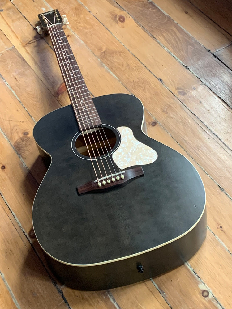 Art & Lutherie Legacy Faded Black