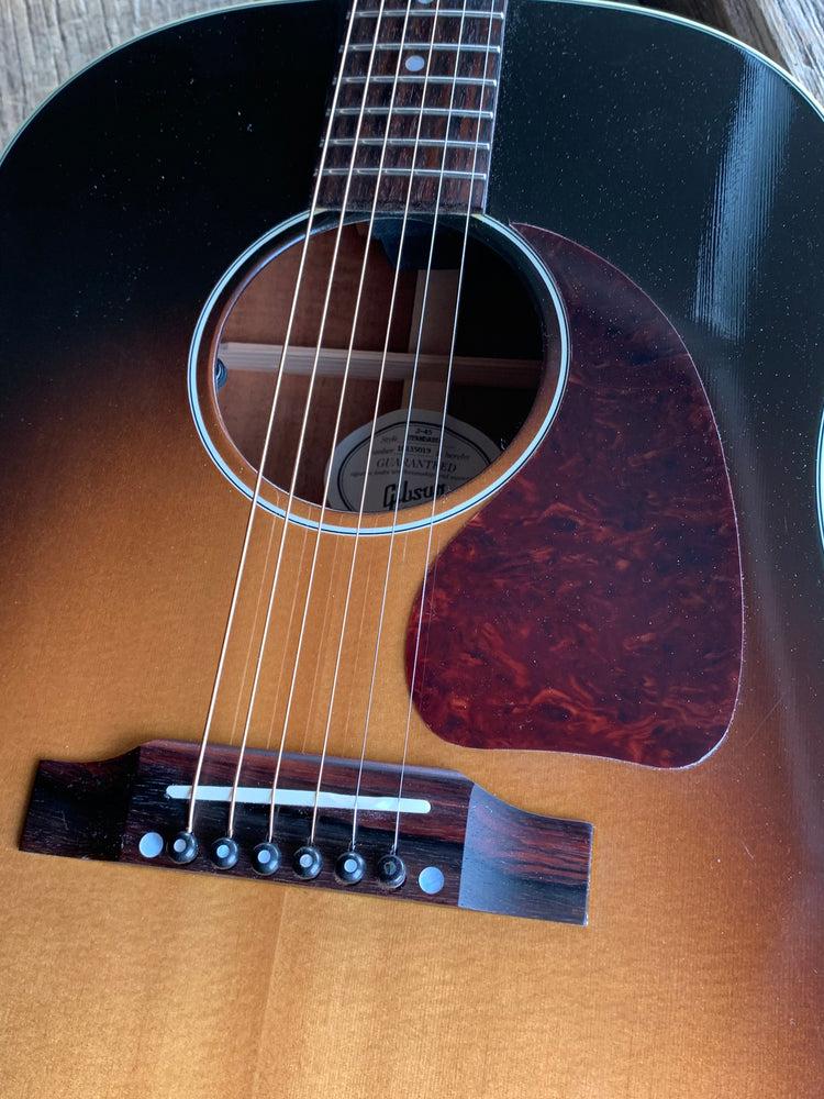 Gibson J45 Standard Sunburst