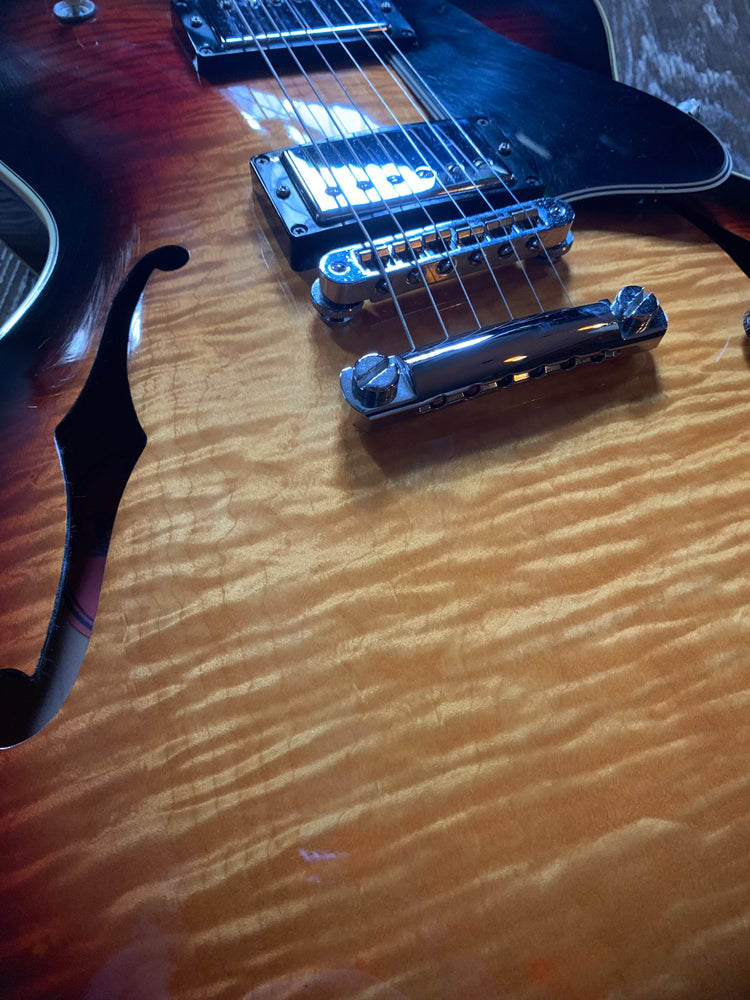 Gibson ES137 Classic Tri-Burst